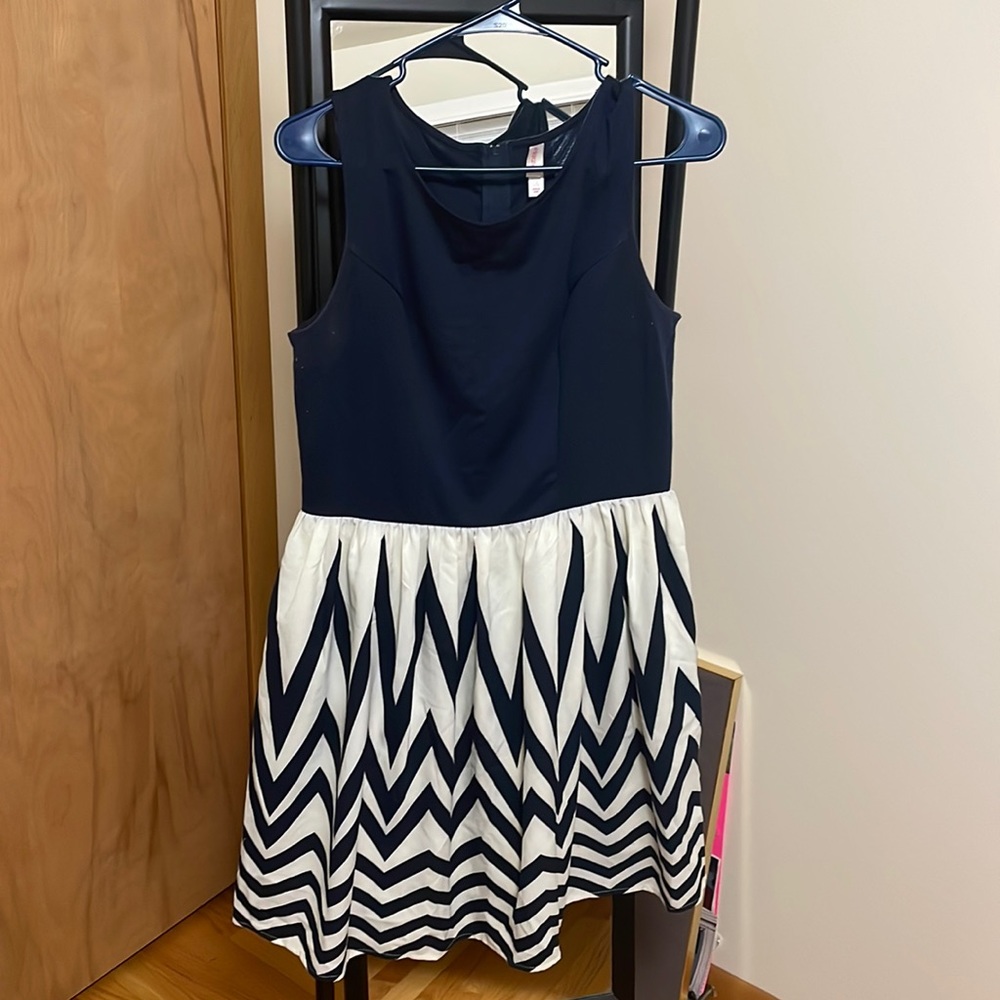 Blue and white chevron mini dress, zip up back, large